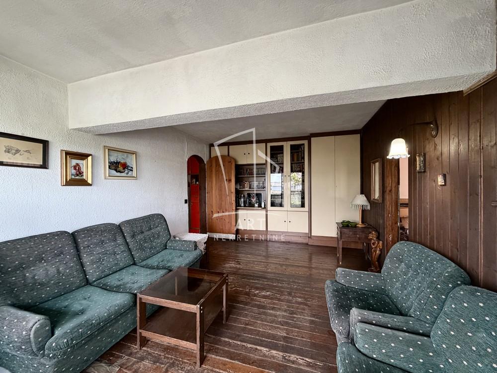 Stan na prodaju u Beogradu, Zemun, trosoban, 67m2, cena 380000 evra