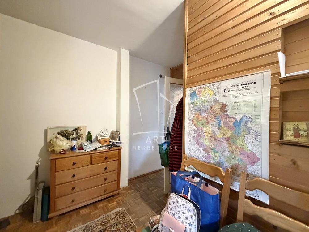 Stan na prodaju u Beogradu, Zemun, trosoban, 67m2, cena 380000 evra
