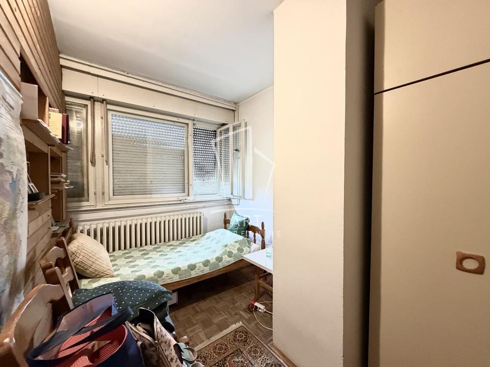 Stan na prodaju u Beogradu, Zemun, trosoban, 67m2, cena 380000 evra