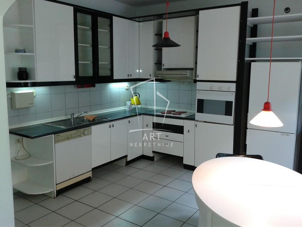 Stan na prodaju u Beogradu, Banovo brdo, cetvorosoban, 106m2, cena 269000 evra