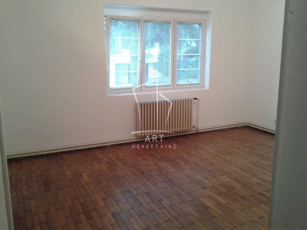 Stan na prodaju u Beogradu, Banovo brdo, cetvorosoban, 106m2, cena 269000 evra