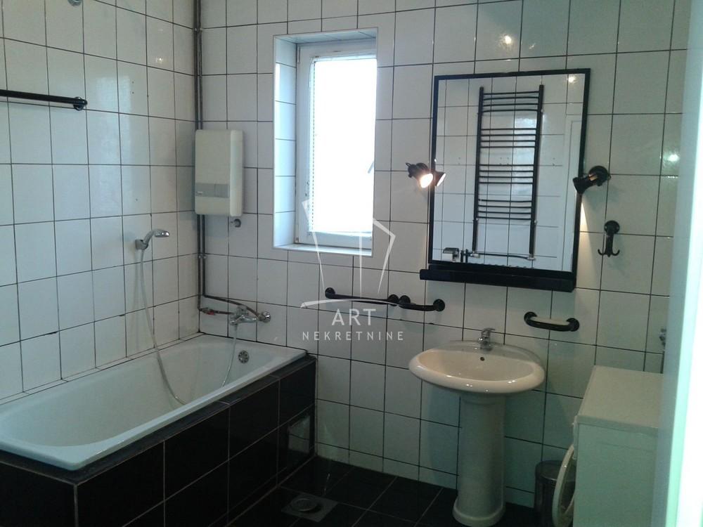 Stan na prodaju u Beogradu, Banovo brdo, cetvorosoban, 106m2, cena 269000 evra