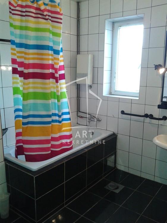 Stan na prodaju u Beogradu, Banovo brdo, cetvorosoban, 106m2, cena 269000 evra