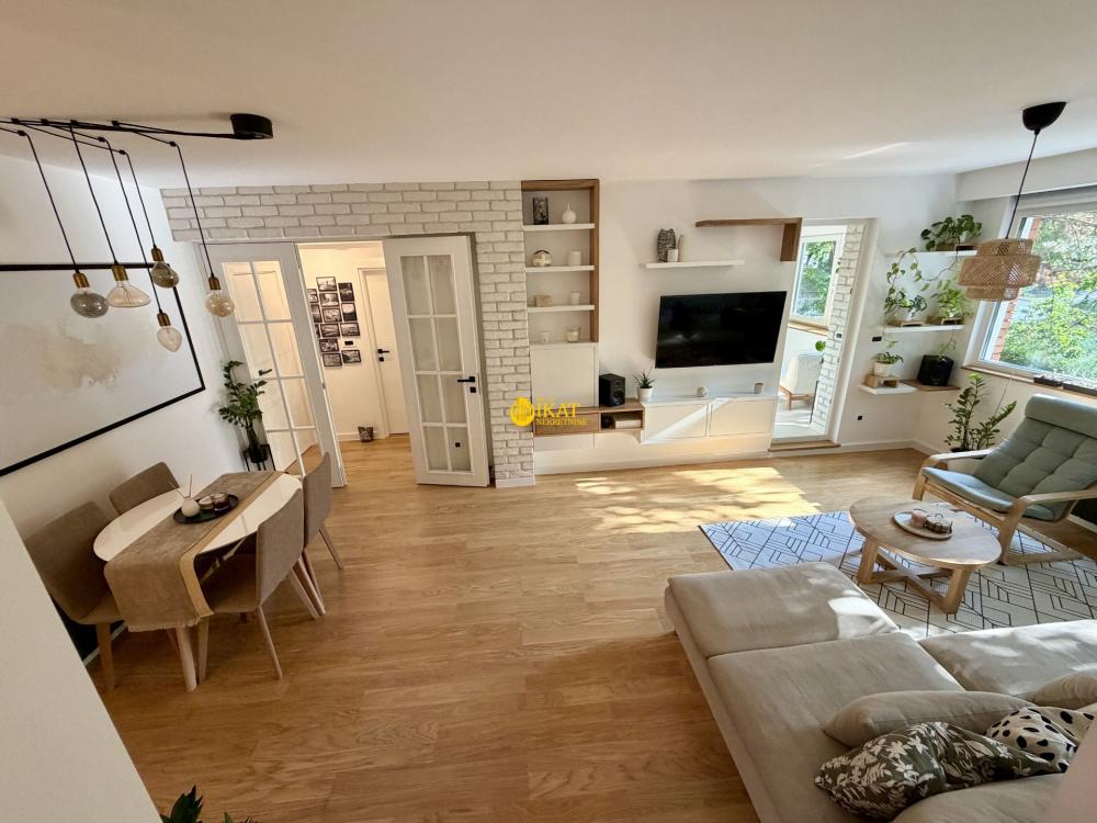 Stan na prodaju u Beogradu, Višnjička banja, troiposoban, 85m2, cena 330000 evra