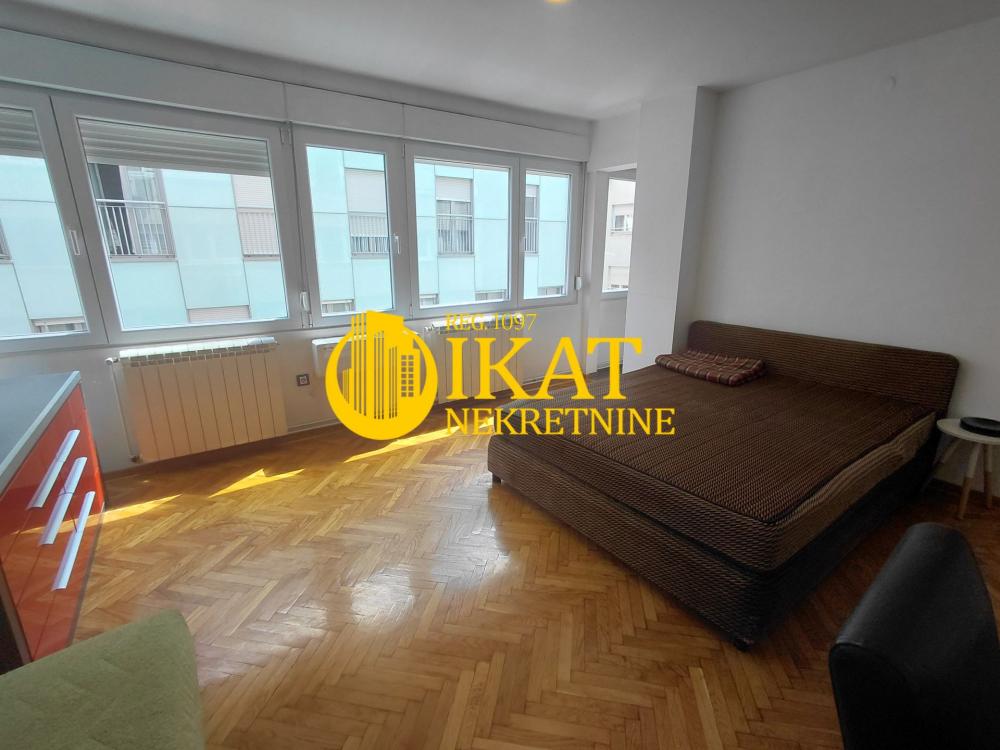 Stan na prodaju u Beogradu, Vračar (Hram), jednosoban, 30m2, cena 180000 evra