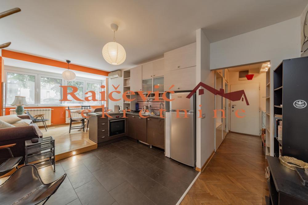 Stan na prodaju u Beogradu, Beograd (centar), trosoban, 60m2, cena 280500 evra