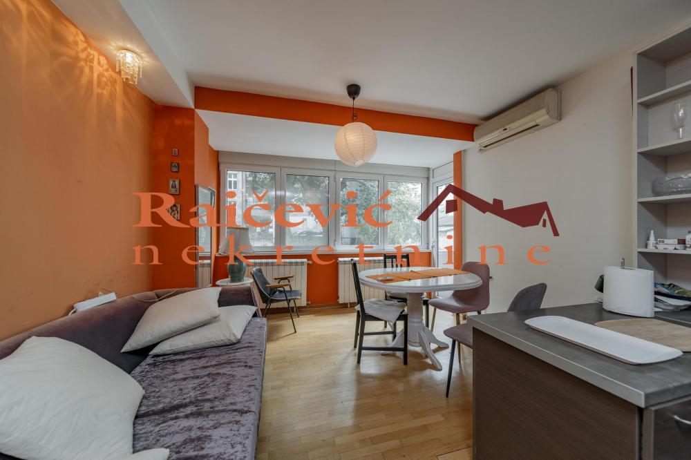 Stan na prodaju u Beogradu, Beograd (centar), trosoban, 60m2, cena 280500 evra