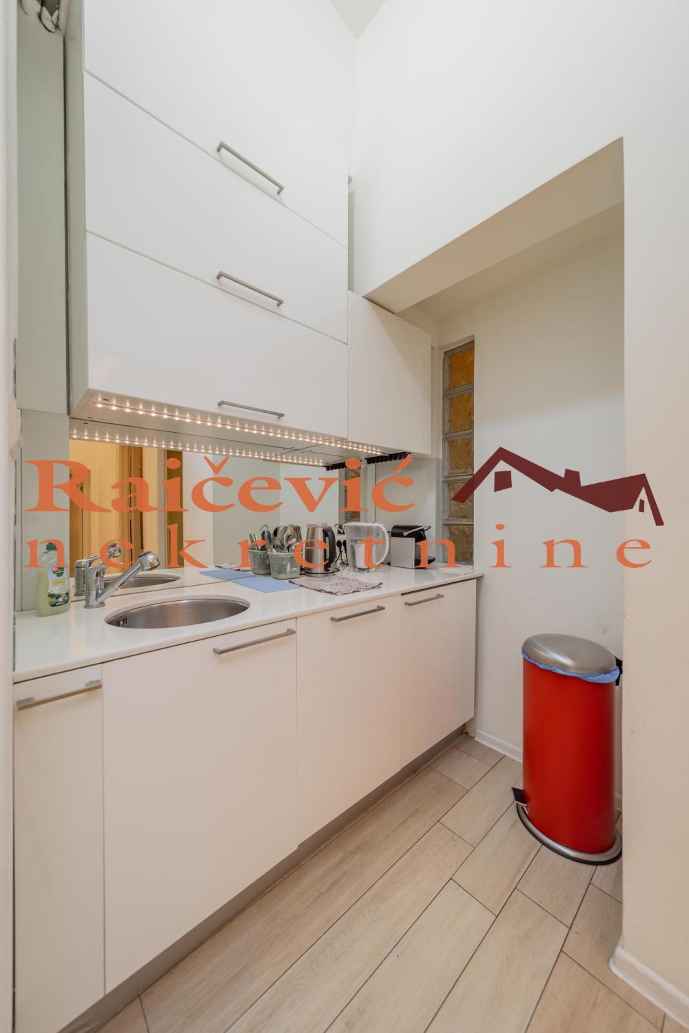 Stan na prodaju u Beogradu, Beograd (centar), cetvorosoban, 82m2, cena 440000 evra