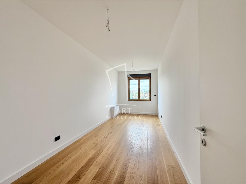 Stan na prodaju u Beogradu, Činovnička kolonija, 220m2, cena 907500 evra