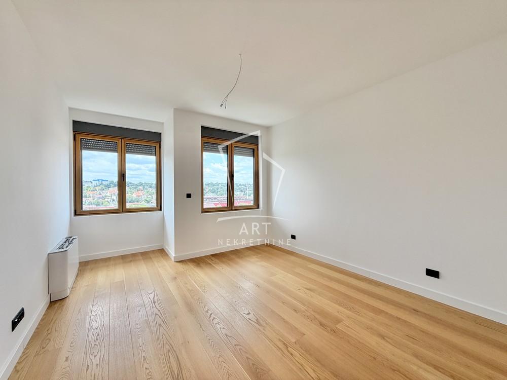 Stan na prodaju u Beogradu, Činovnička kolonija, 220m2, cena 907500 evra