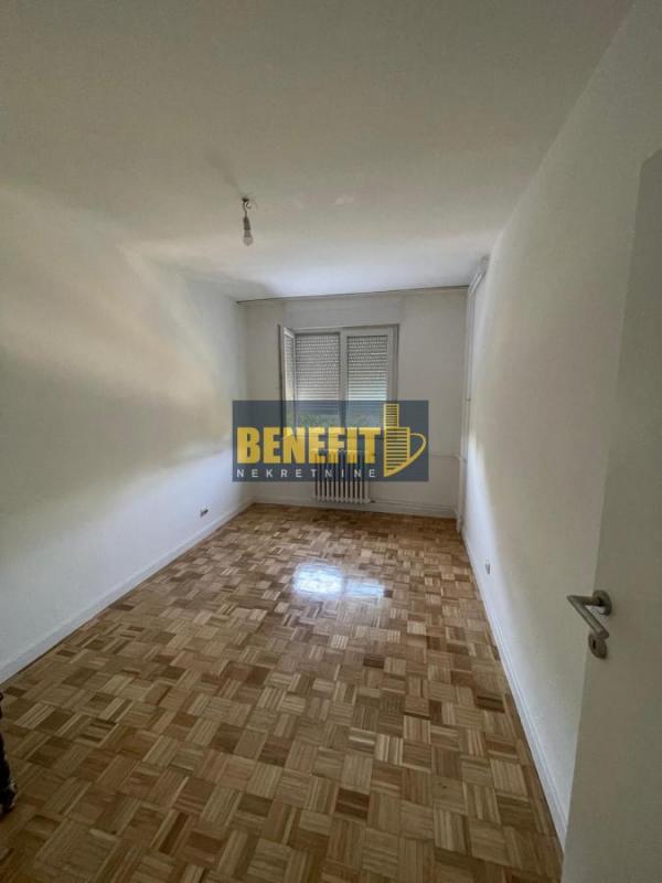 Stan na prodaju u Beogradu, Meandri, trosoban, 77m2, cena 275000 evra
