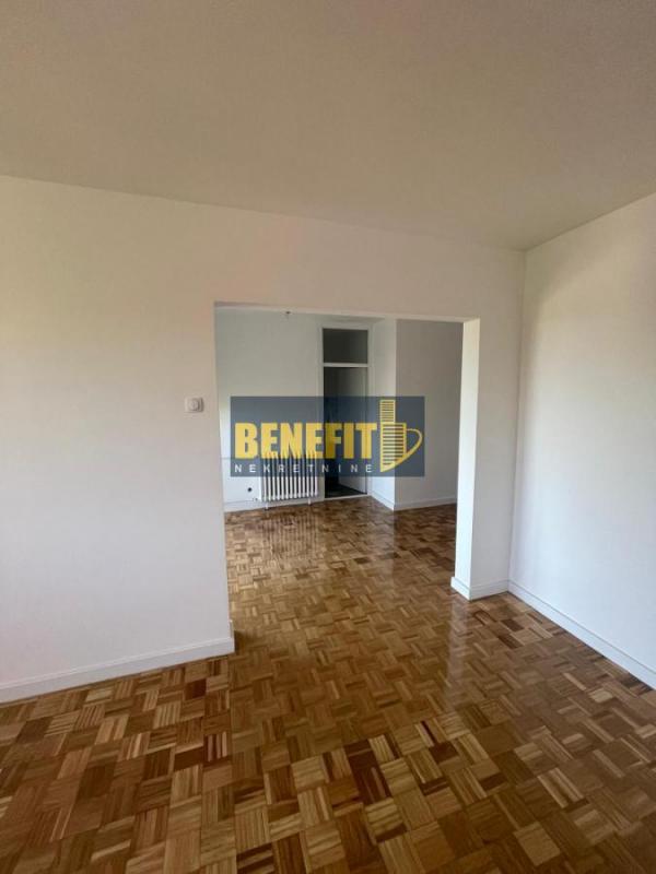 Stan na prodaju u Beogradu, Meandri, trosoban, 77m2, cena 275000 evra