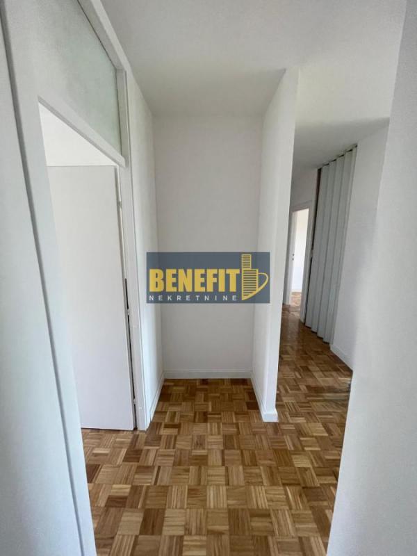 Stan na prodaju u Beogradu, Meandri, trosoban, 77m2, cena 275000 evra