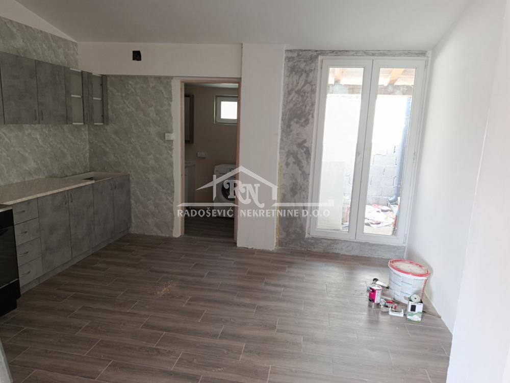 Stan na prodaju u Beogradu, Rakovica, dvoiposoban, 56m2, cena 120000 evra