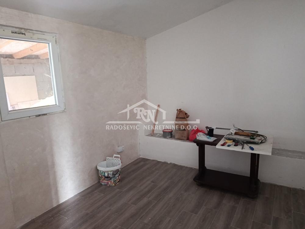 Stan na prodaju u Beogradu, Rakovica, dvoiposoban, 56m2, cena 120000 evra