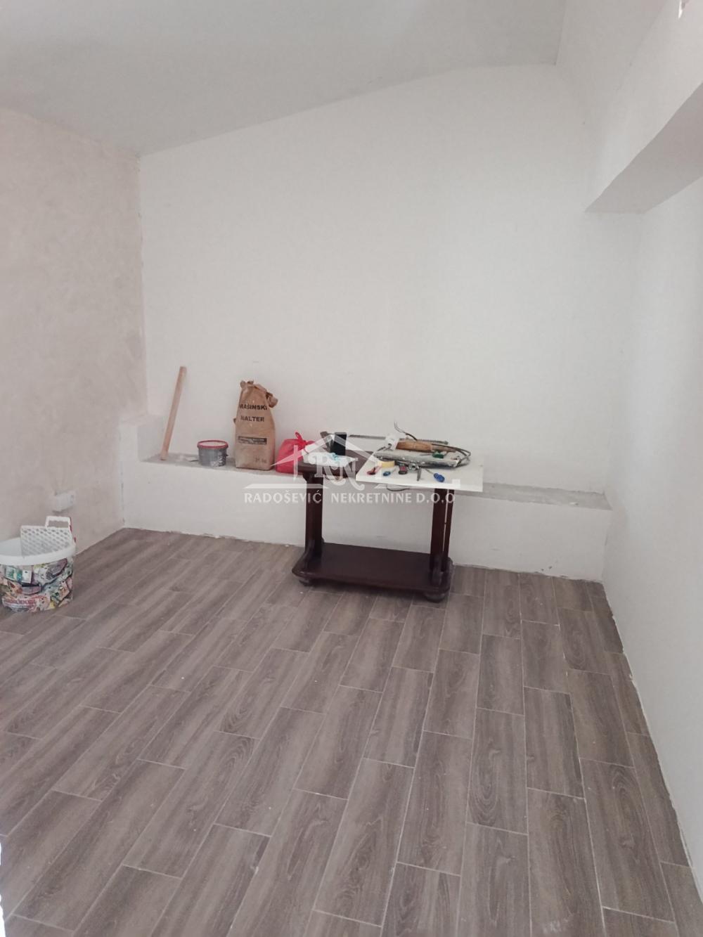 Stan na prodaju u Beogradu, Rakovica, dvoiposoban, 56m2, cena 120000 evra