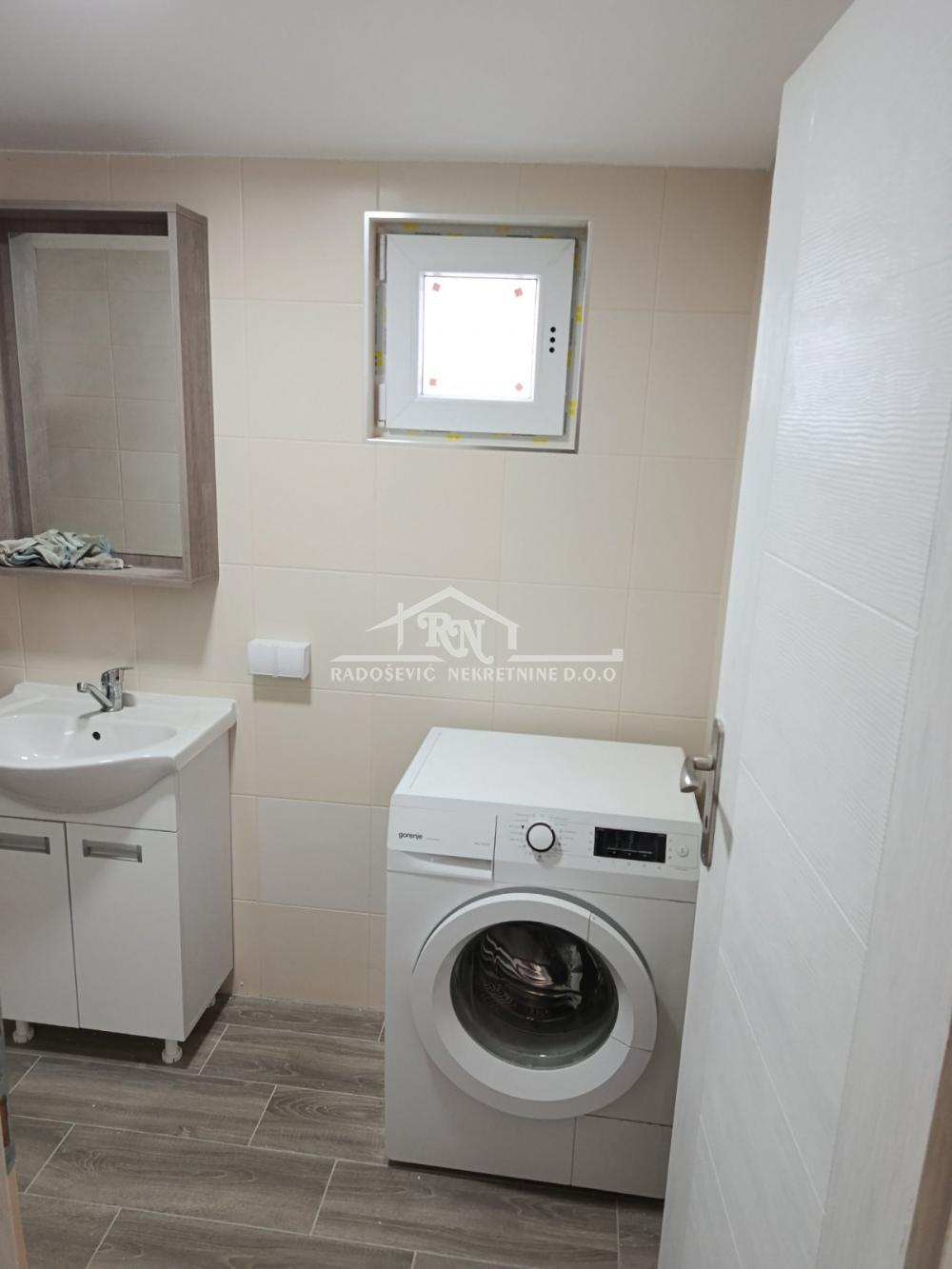 Stan na prodaju u Beogradu, Rakovica, dvoiposoban, 56m2, cena 120000 evra