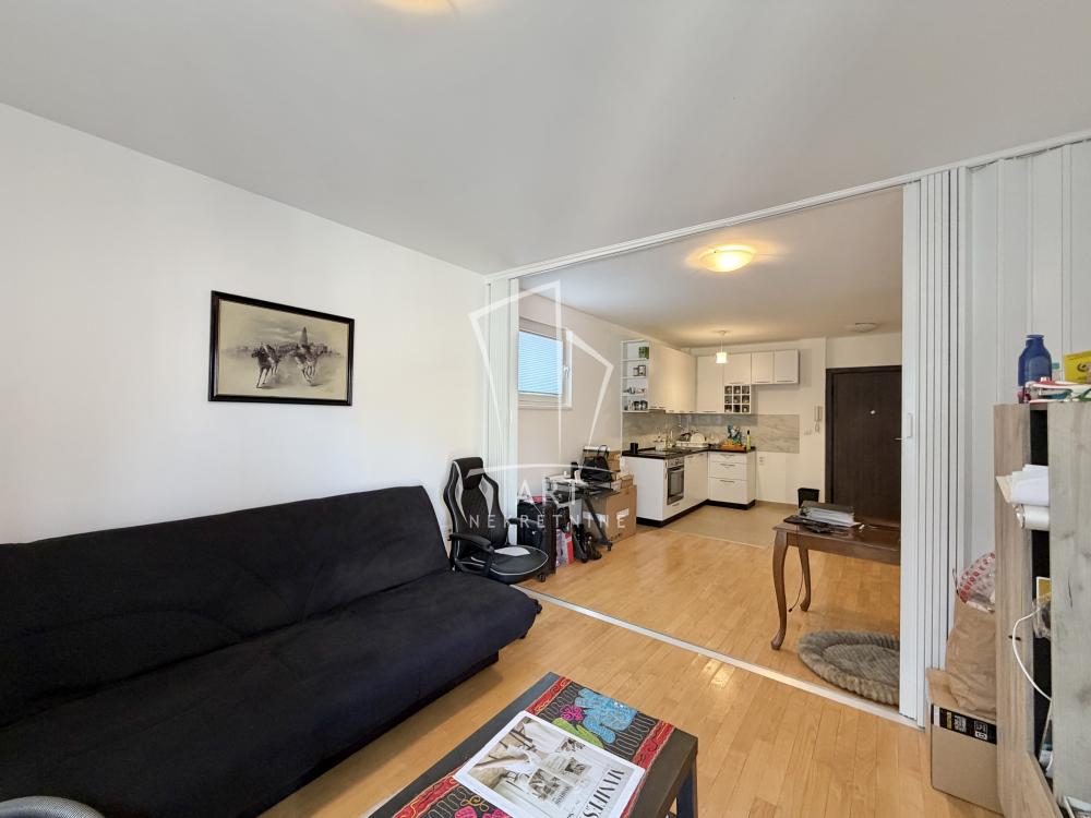 Stan na prodaju u Beogradu, Zemun, dvosoban, 45m2, cena 146500 evra