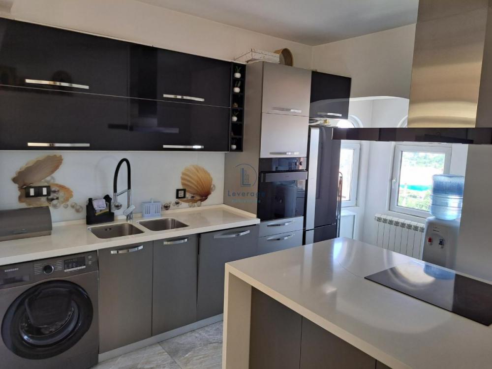 Stan na prodaju u Beogradu, Cvetanova ćuprija, trosoban, 100m2, cena 295000 evra