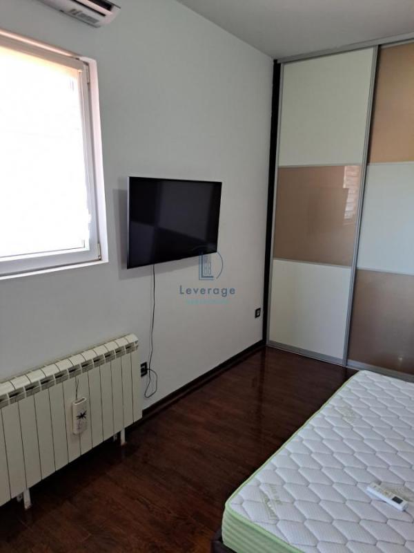 Stan na prodaju u Beogradu, Cvetanova ćuprija, trosoban, 100m2, cena 295000 evra