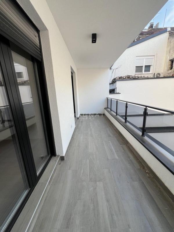 Stan na prodaju u Beogradu, Autokomanda, trosoban, 71m2, cena 265000 evra