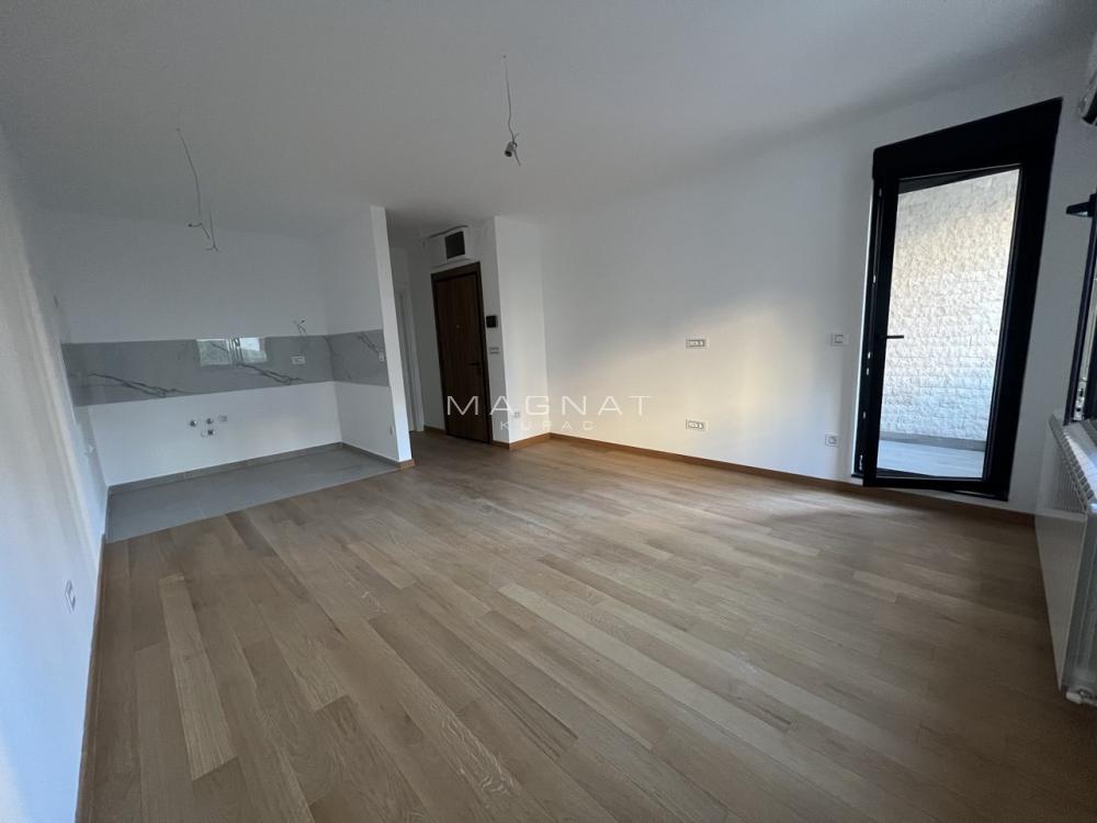 Stan na prodaju u Beogradu, Autokomanda, trosoban, 71m2, cena 265000 evra