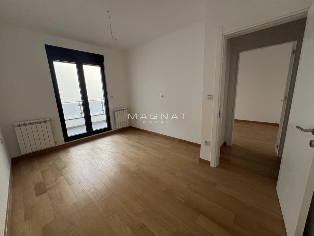 Stan na prodaju u Beogradu, Autokomanda, trosoban, 71m2, cena 265000 evra