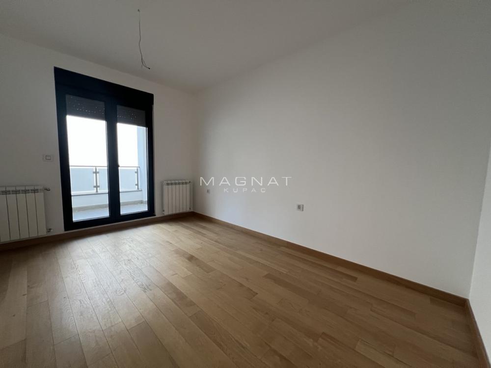 Stan na prodaju u Beogradu, Autokomanda, trosoban, 71m2, cena 265000 evra