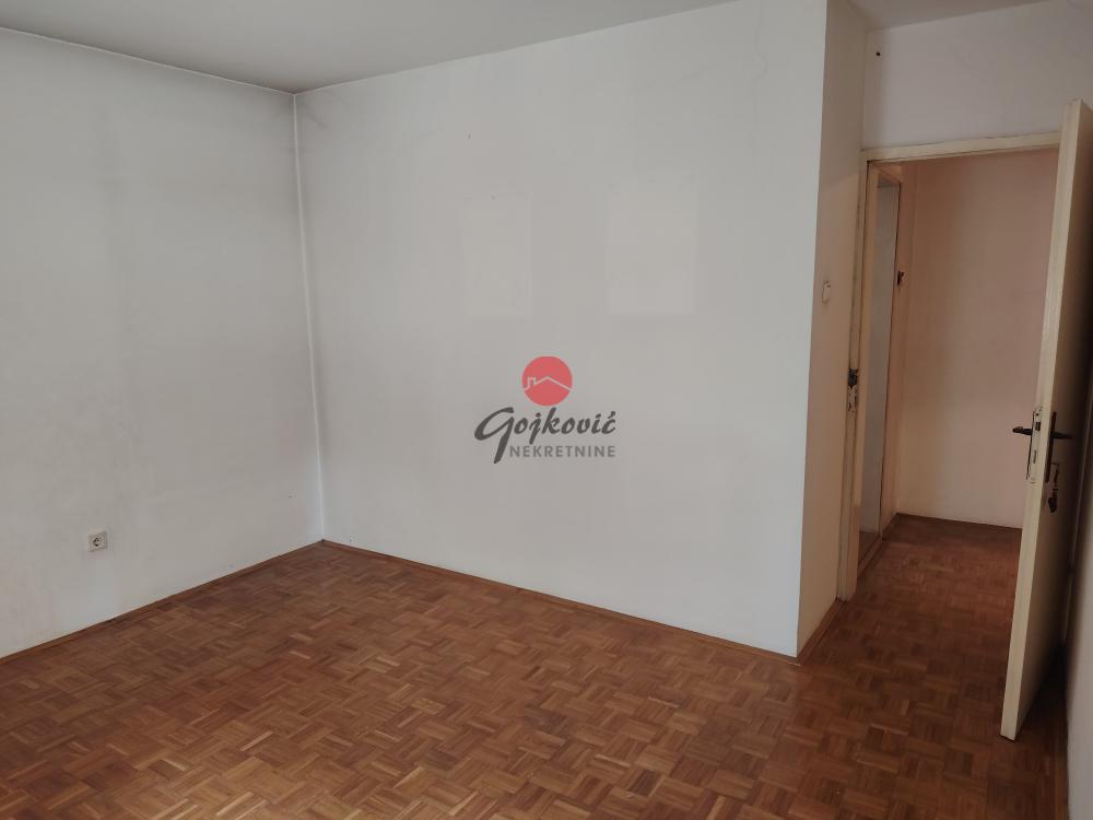 Stan na prodaju u Beogradu, Banovo brdo, trosoban, 85m2, cena 263000 evra