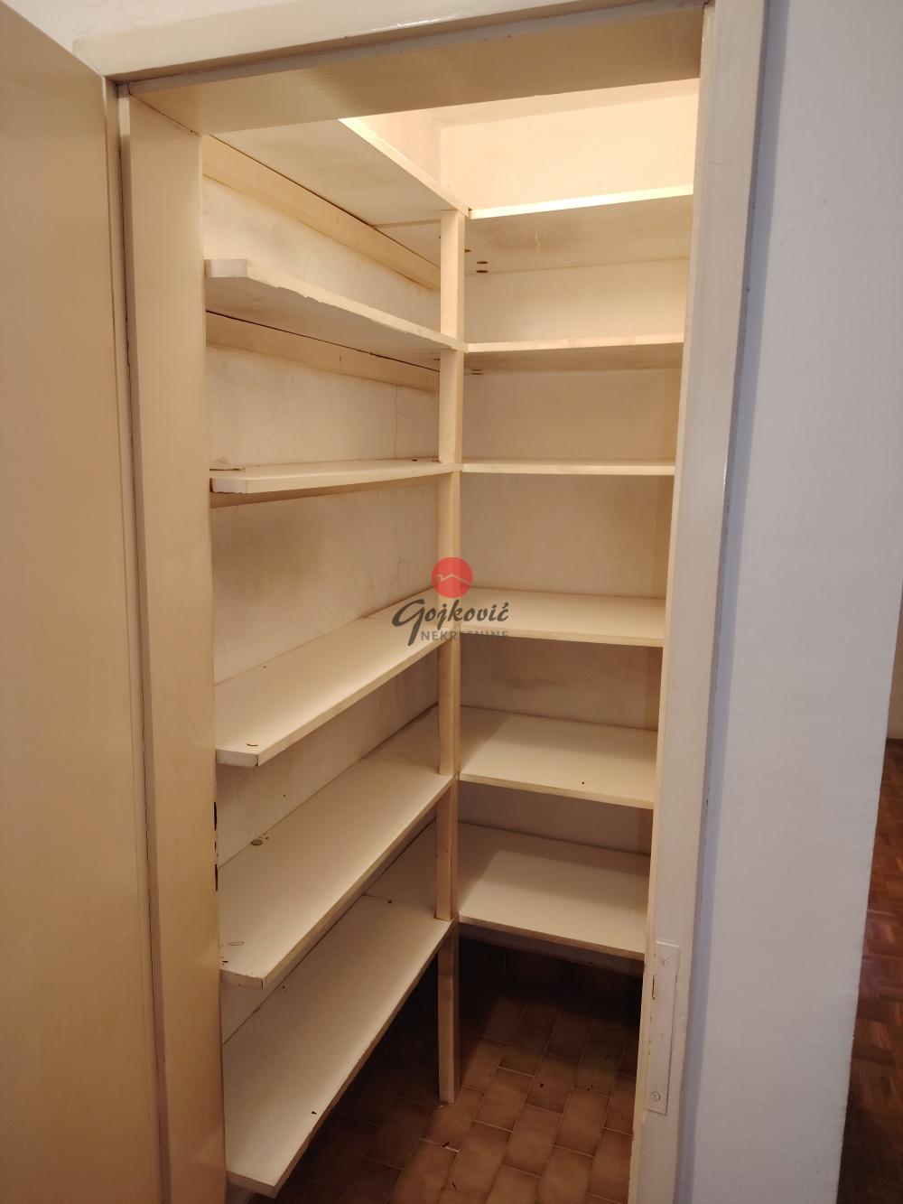 Stan na prodaju u Beogradu, Banovo brdo, trosoban, 85m2, cena 263000 evra