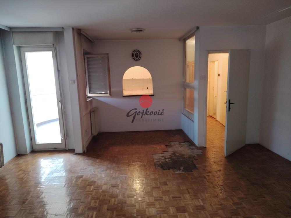 Stan na prodaju u Beogradu, Banovo brdo, trosoban, 85m2, cena 263000 evra