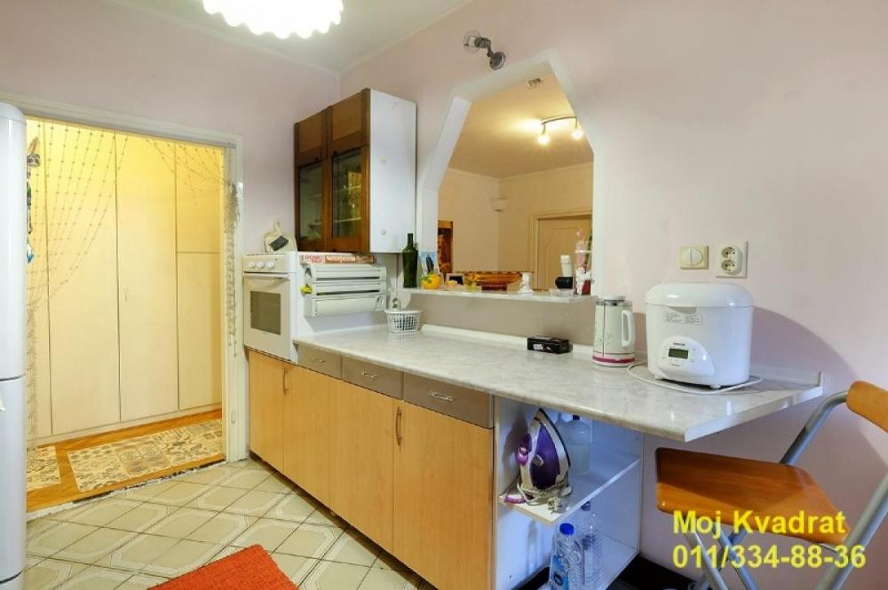 Stan na prodaju u Beogradu, Južni bulevar, dvoiposoban, 65m2, cena 235000 evra
