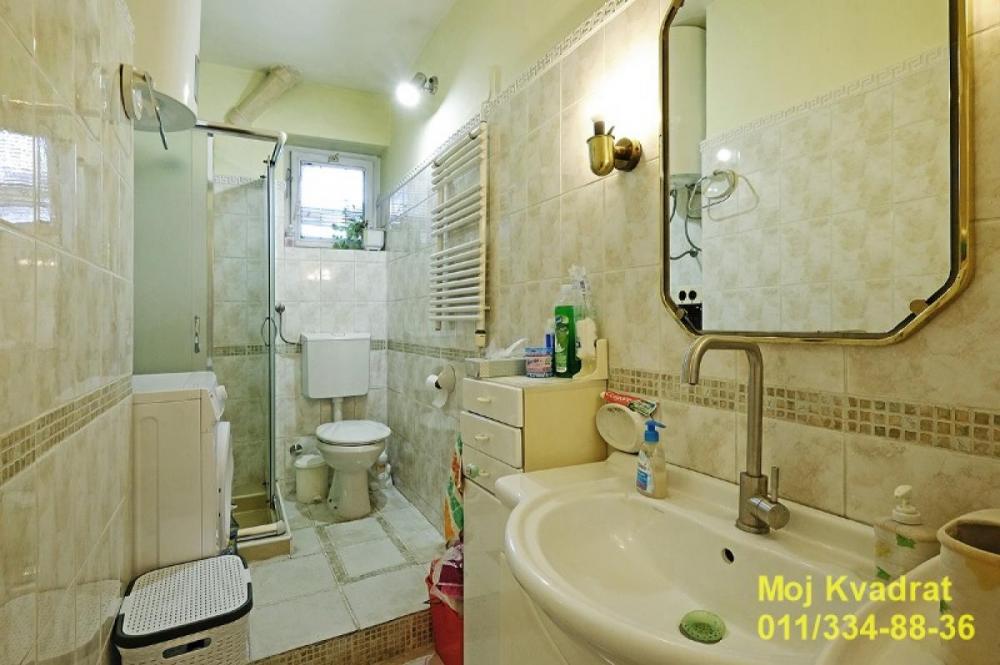 Stan na prodaju u Beogradu, Južni bulevar, dvoiposoban, 65m2, cena 235000 evra