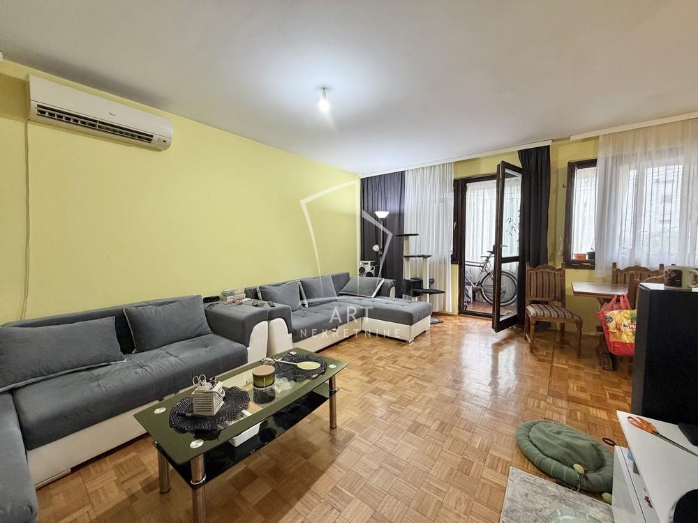 Stan na prodaju u Beogradu, Novi Beograd, dvoiposoban, 76m2, cena 237000 evra