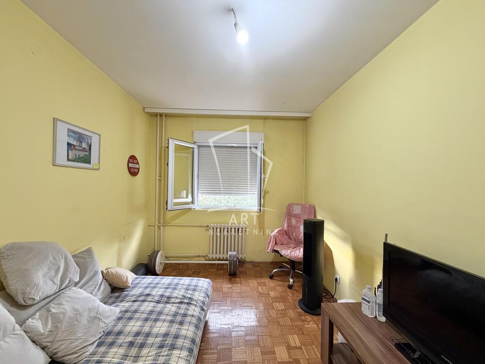 Stan na prodaju u Beogradu, Novi Beograd, dvoiposoban, 76m2, cena 237000 evra