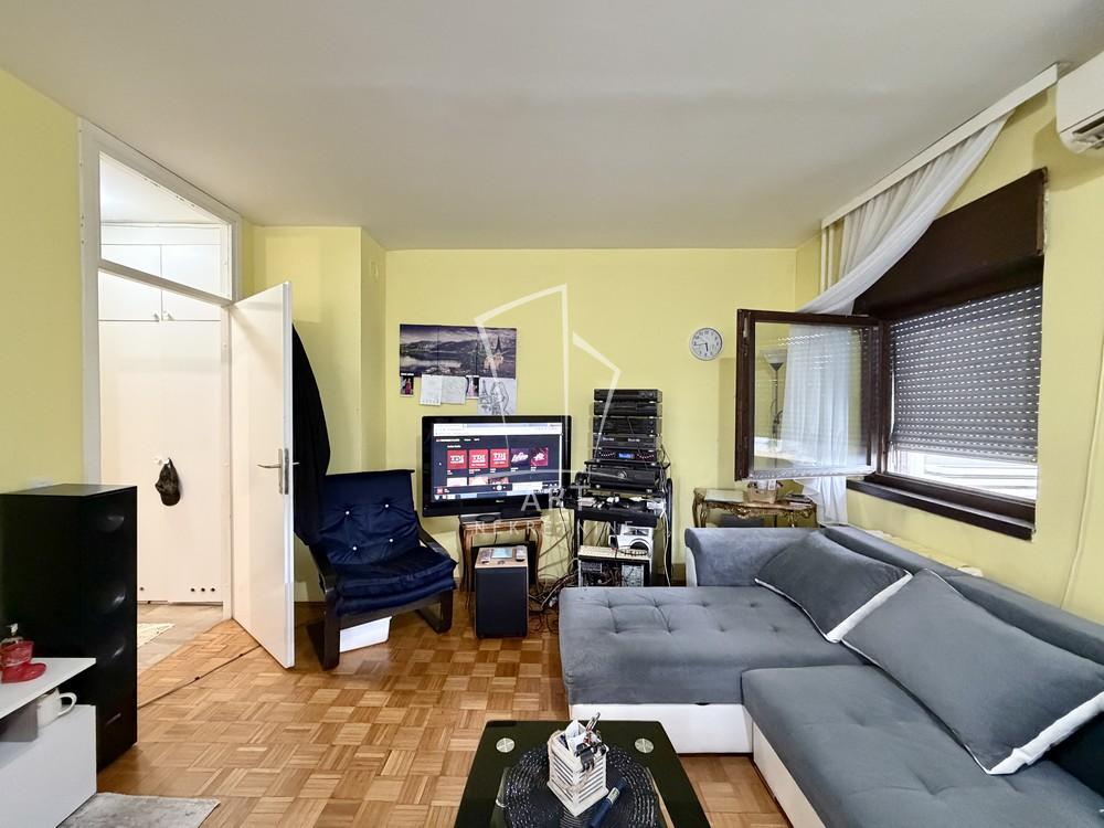 Stan na prodaju u Beogradu, Novi Beograd, dvoiposoban, 76m2, cena 237000 evra