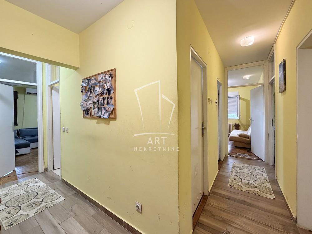 Stan na prodaju u Beogradu, Novi Beograd, dvoiposoban, 76m2, cena 237000 evra