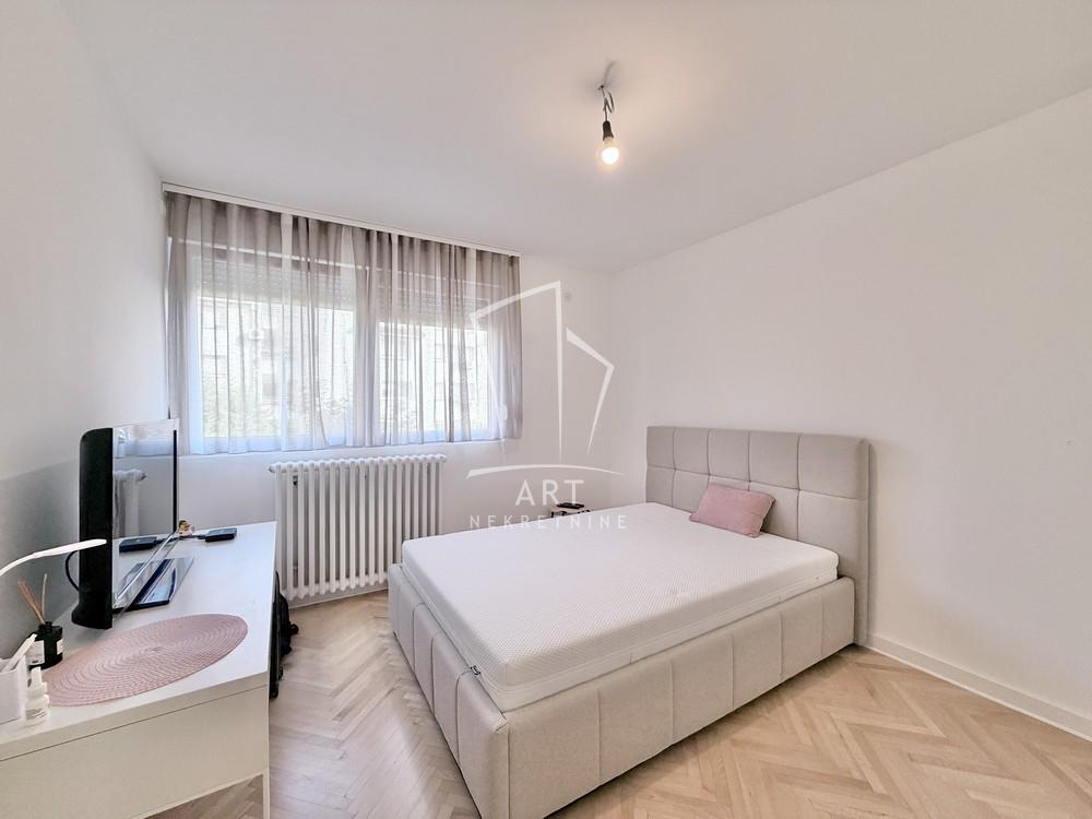 Stan na prodaju u Beogradu, Čukarica, trosoban, 67m2, cena 242000 evra