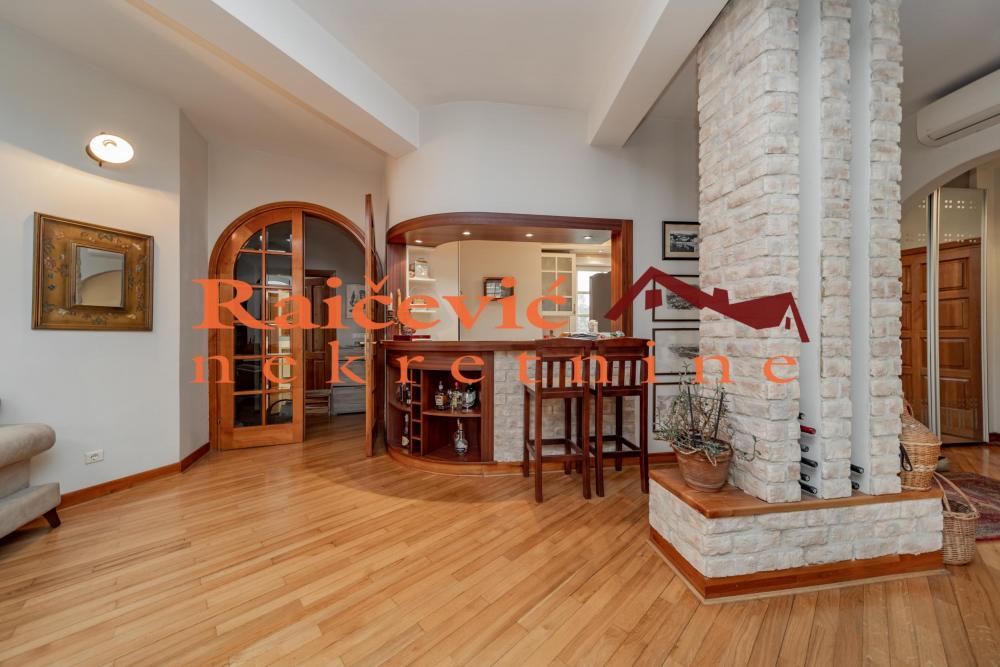 Stan na prodaju u Beogradu, Beograd (centar), cetvorosoban, 114m2, cena 300000 evra