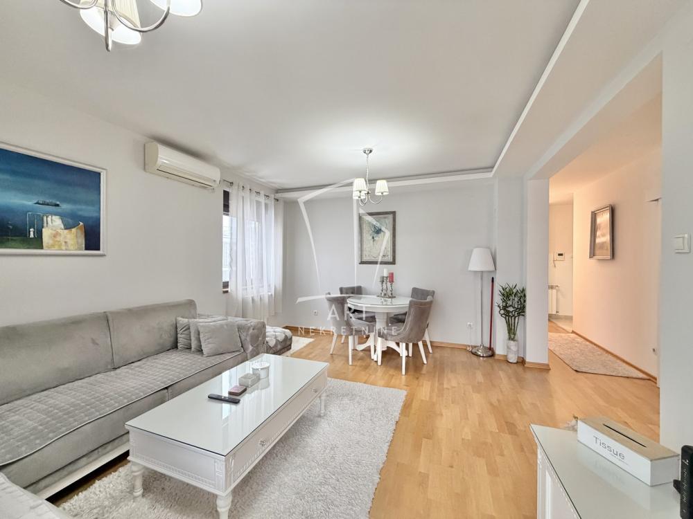 Stan na prodaju u Beogradu, Pašino brdo, trosoban, 61m2, cena 249000 evra