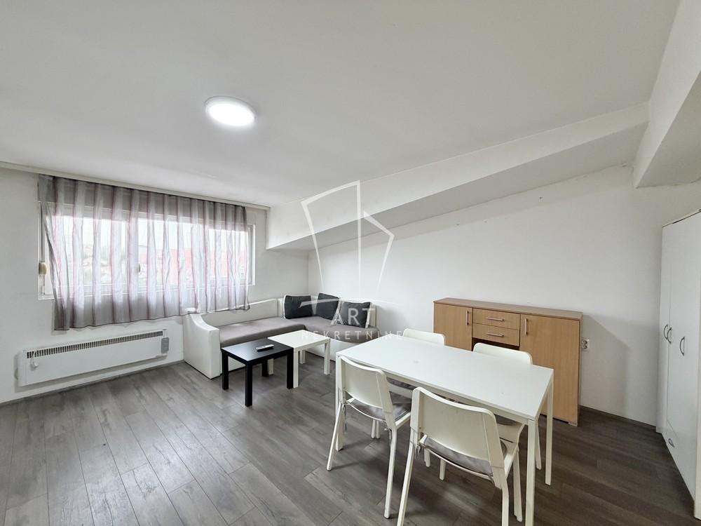 Stan na prodaju u Beogradu, Borča, trosoban, 59m2, cena 148000 evra