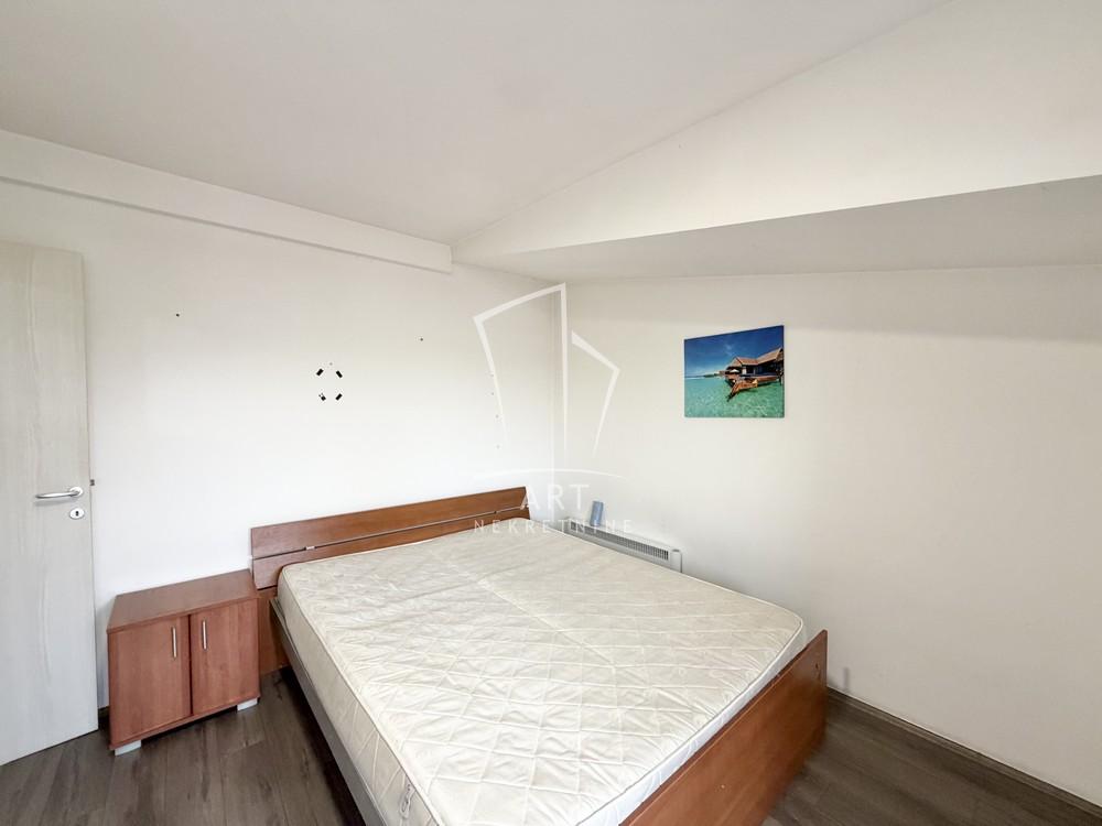 Stan na prodaju u Beogradu, Borča, trosoban, 59m2, cena 148000 evra