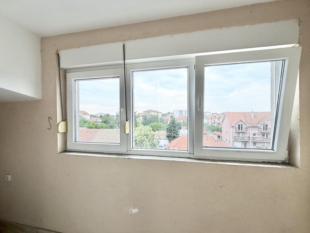 Stan na prodaju u Beogradu, Borča, trosoban, 59m2, cena 148000 evra