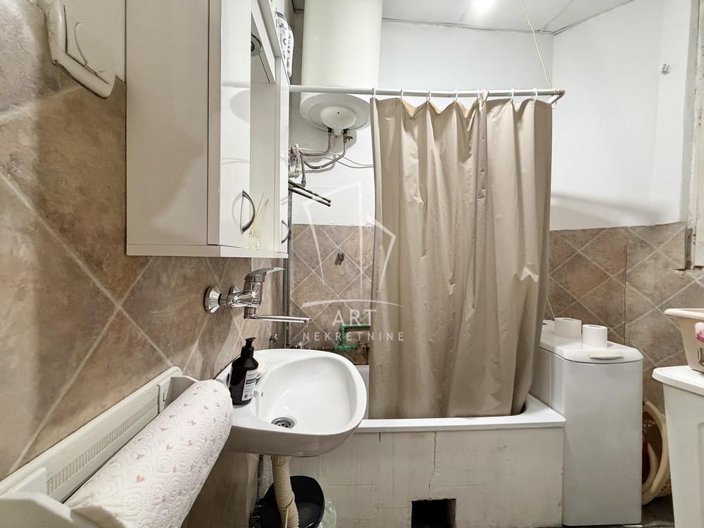 Stan na prodaju u Beogradu, Vračar, dvosoban, 69m2, cena 370000 evra