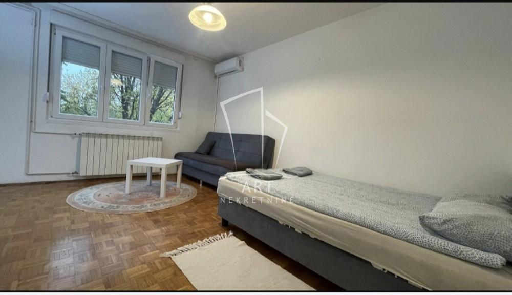 Stan na prodaju u Beogradu, Banovo brdo, dvosoban, 33m2, cena 165000 evra