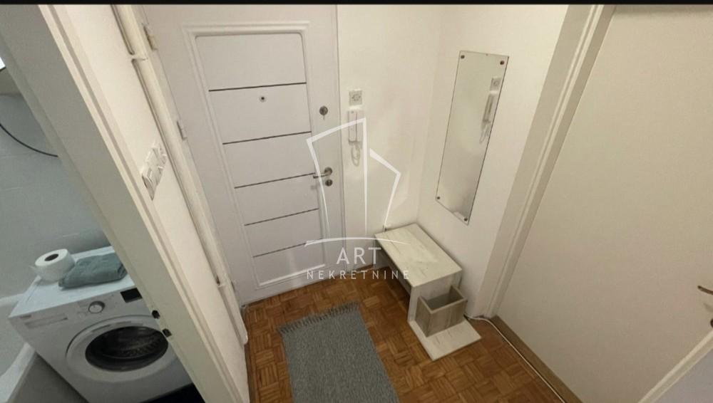 Stan na prodaju u Beogradu, Banovo brdo, dvosoban, 33m2, cena 165000 evra