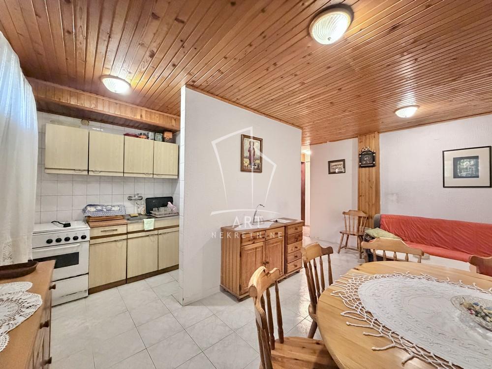 Stan na prodaju u Beogradu, Rakovica, troiposoban, 71m2, cena 175000 evra