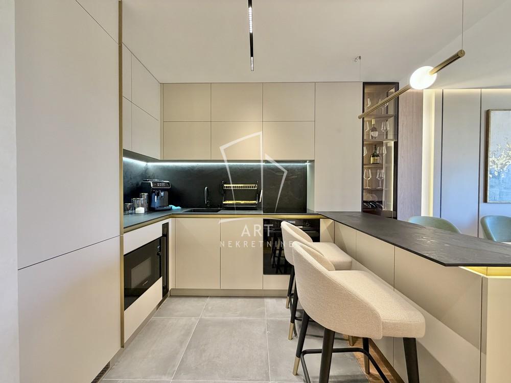 Stan na prodaju u Beogradu, Vojvode Stepe, troiposoban, 90m2, cena 595000 evra