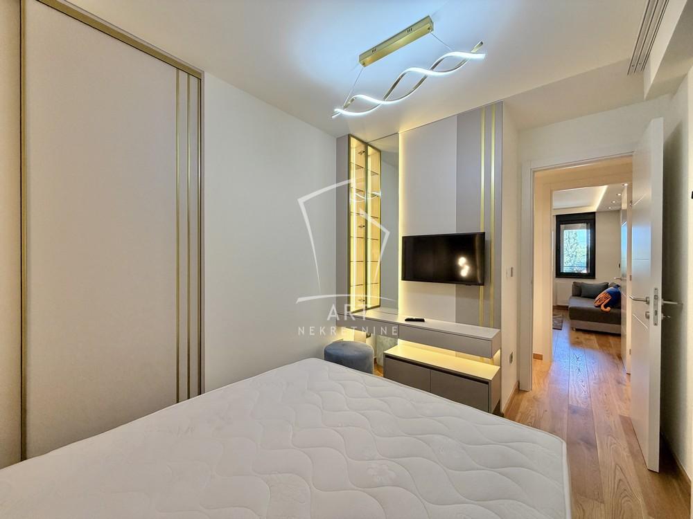 Stan na prodaju u Beogradu, Vojvode Stepe, troiposoban, 90m2, cena 595000 evra