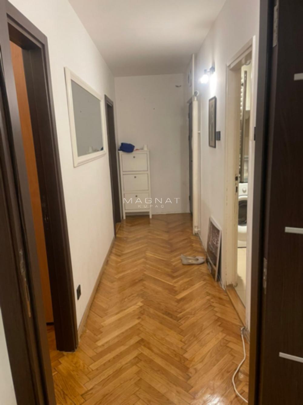 Stan na prodaju u Beogradu, Knez Mihailova, trosoban, 68m2, cena 570000 evra